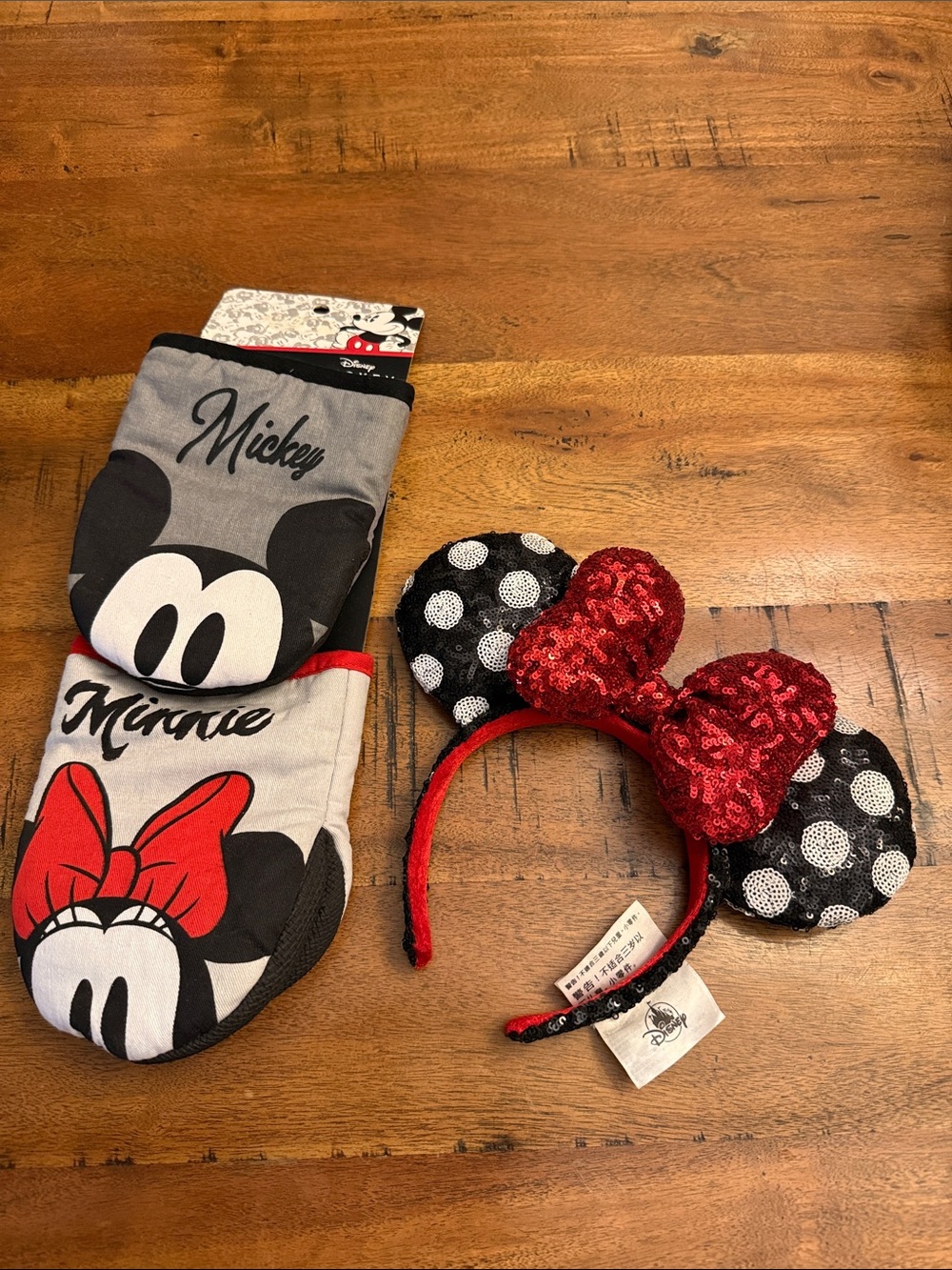 Disney Minnie Mouse Sequin Ears Headband and oven mitts
